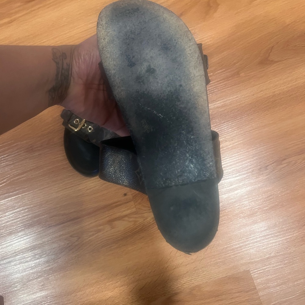 Size 9 authentic lv sandals